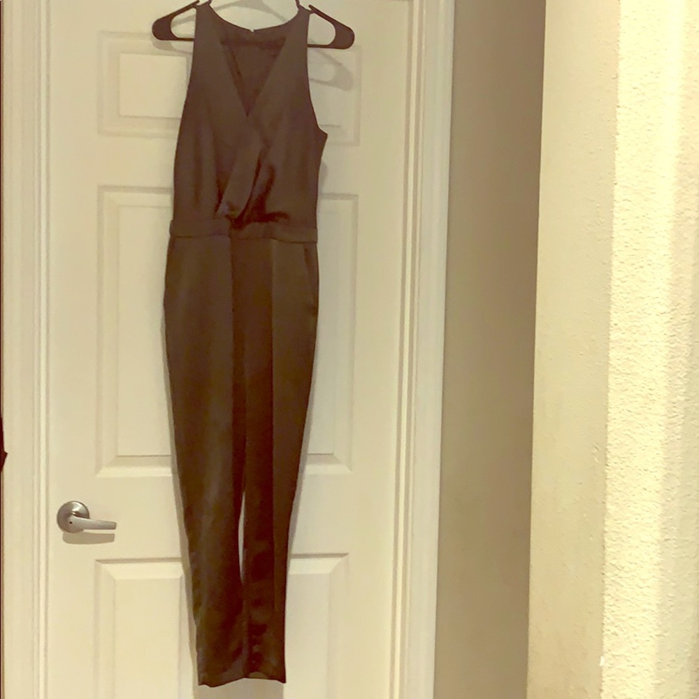Sleeveless olive, silk jumpsuit with pockets!